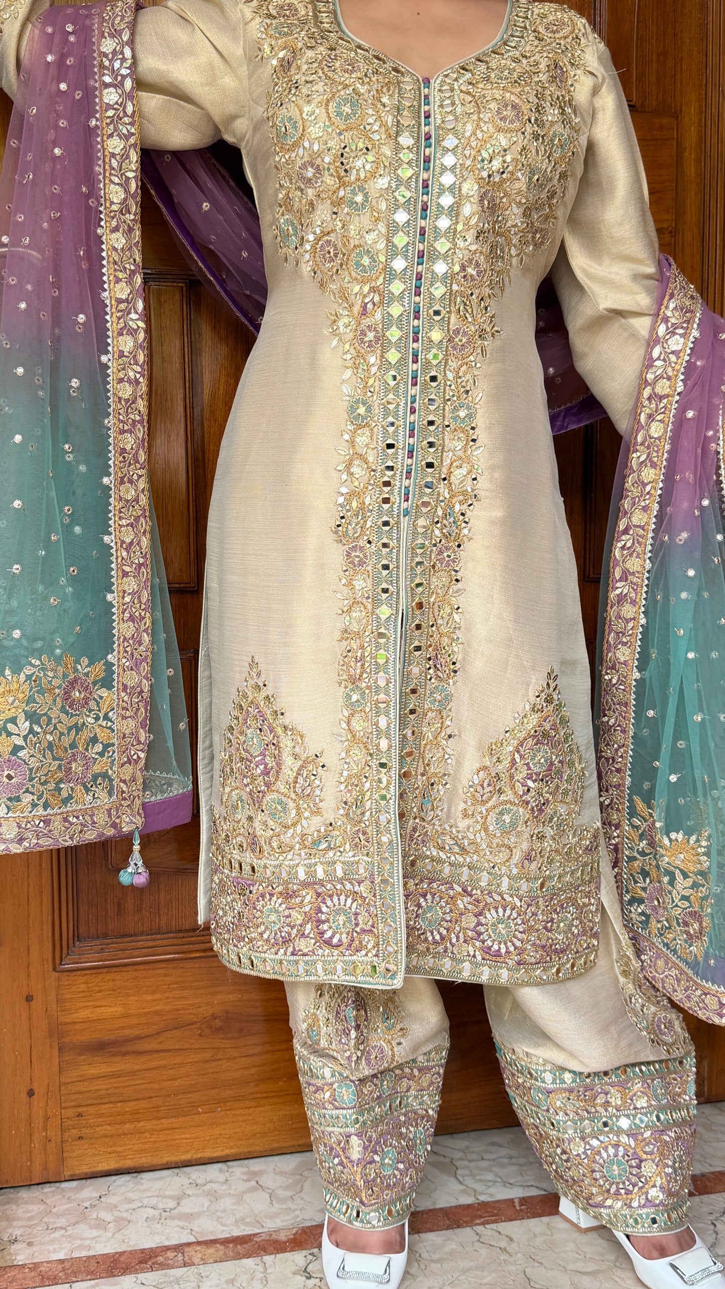 Royal Ivory Raw Tissue Front-Cut Farshi Suit with Dual Tone Net Dupatta