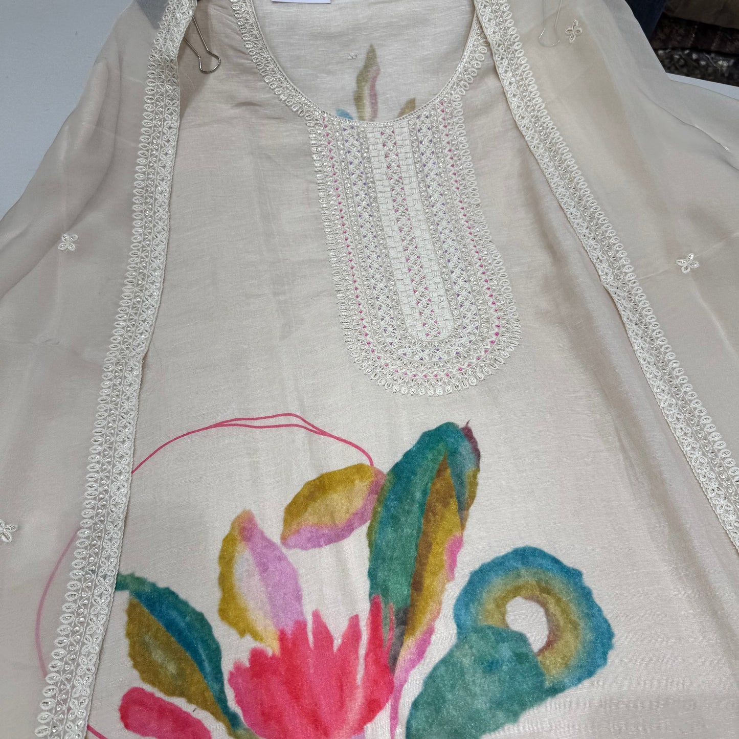 Elegant Linen Cotton Suit with Hand-Painted Motif & Embroidered Organza Dupatta