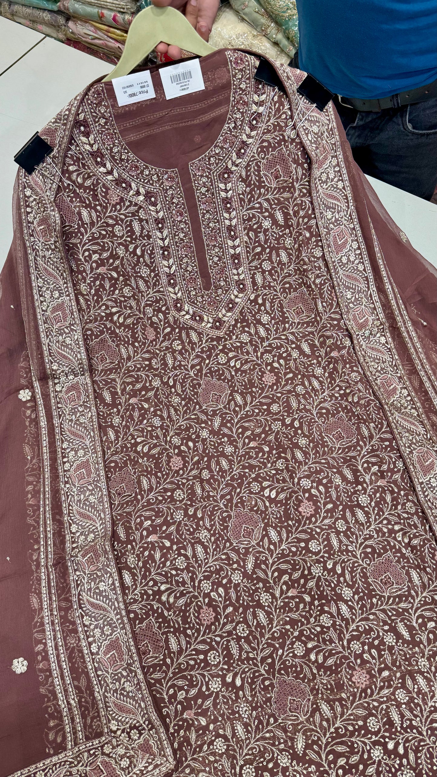 ✨Pure Georgett Lakhnavi jaal hand embroided Suit Set
