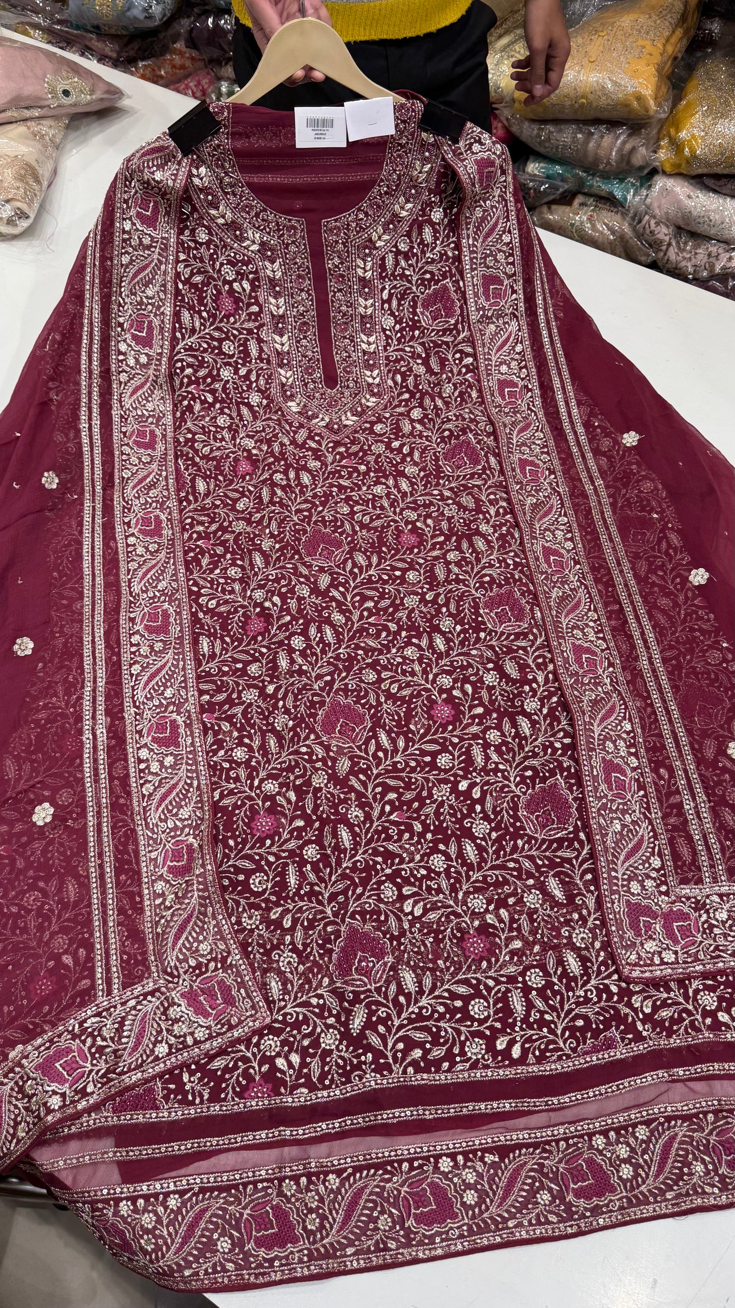 ✨Pure Georgett Lakhnavi jaal hand embroided Suit Set