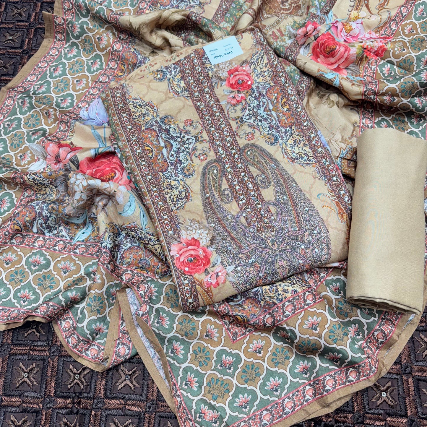 ✨Gold Beige pakistani prints on muslin suit set