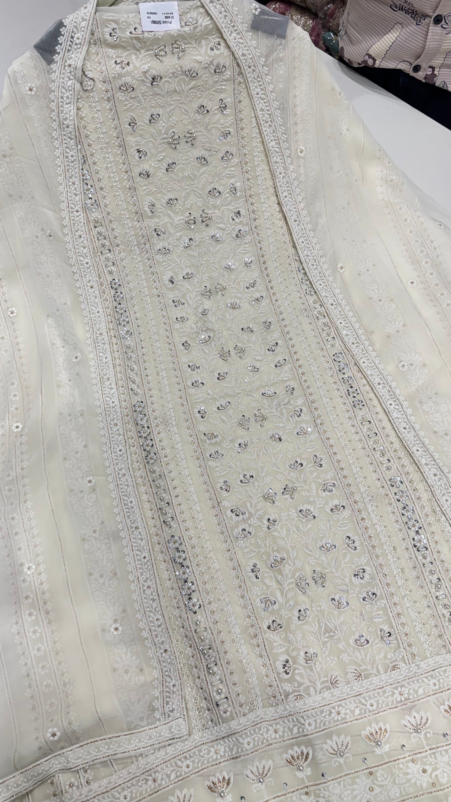 Unstitched Pure Georgette Lakhnavi Embroidered Suit with Chiffon Dupatta