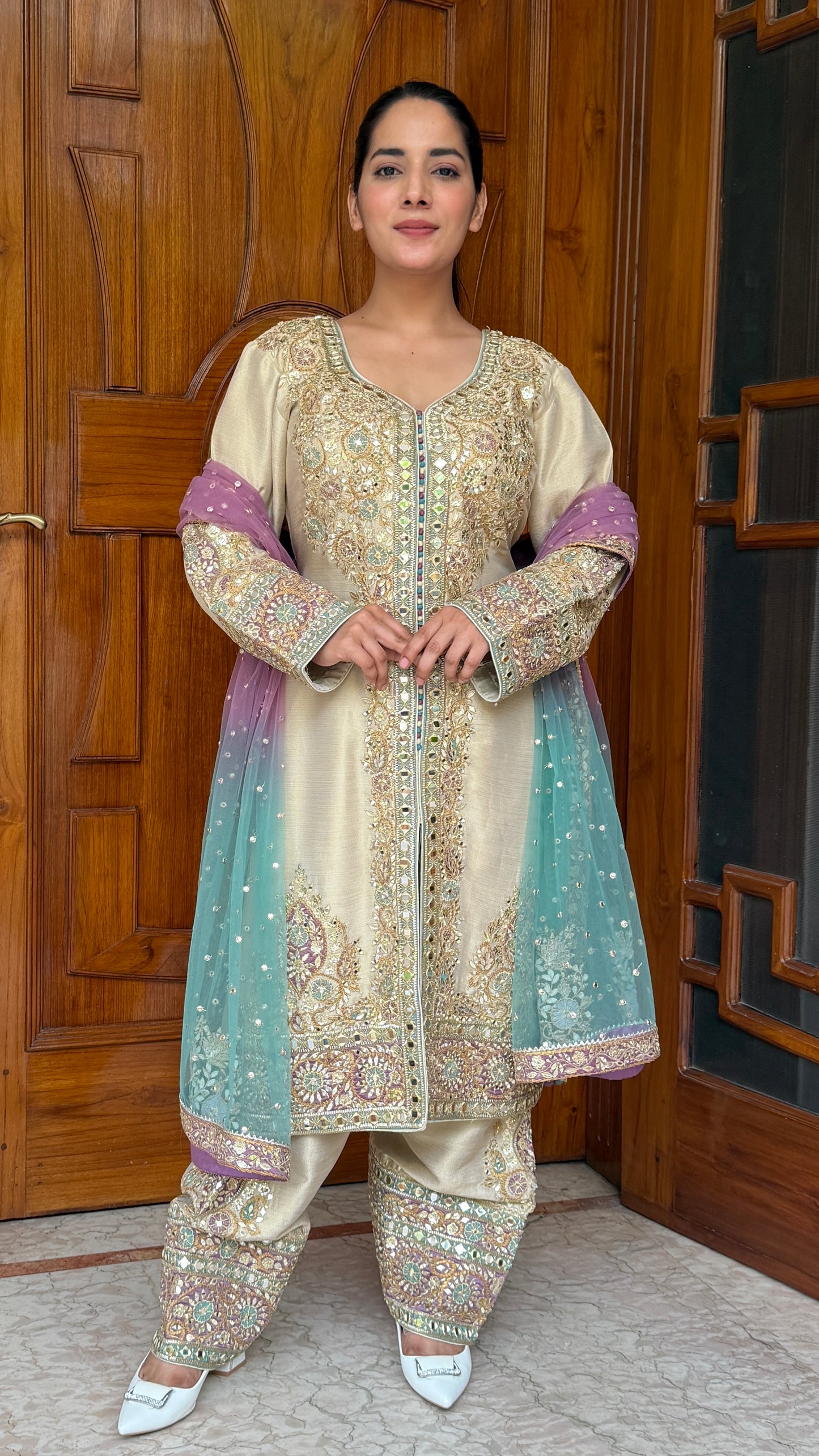 Royal Ivory Raw Tissue Front-Cut Farshi Suit with Dual Tone Net Dupatta