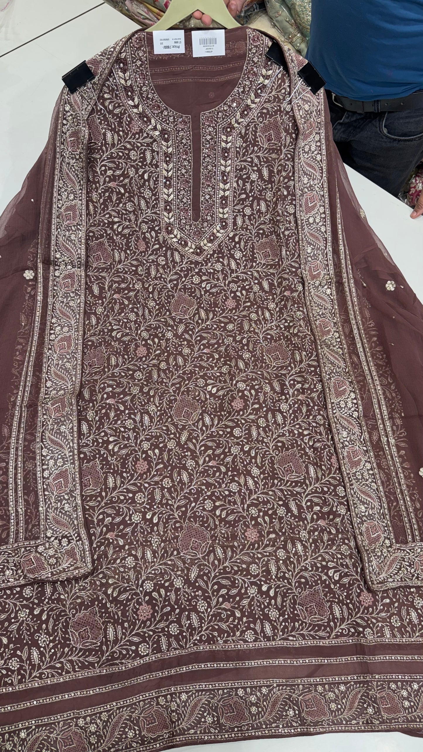 ✨Pure Georgett Lakhnavi jaal hand embroided Suit Set