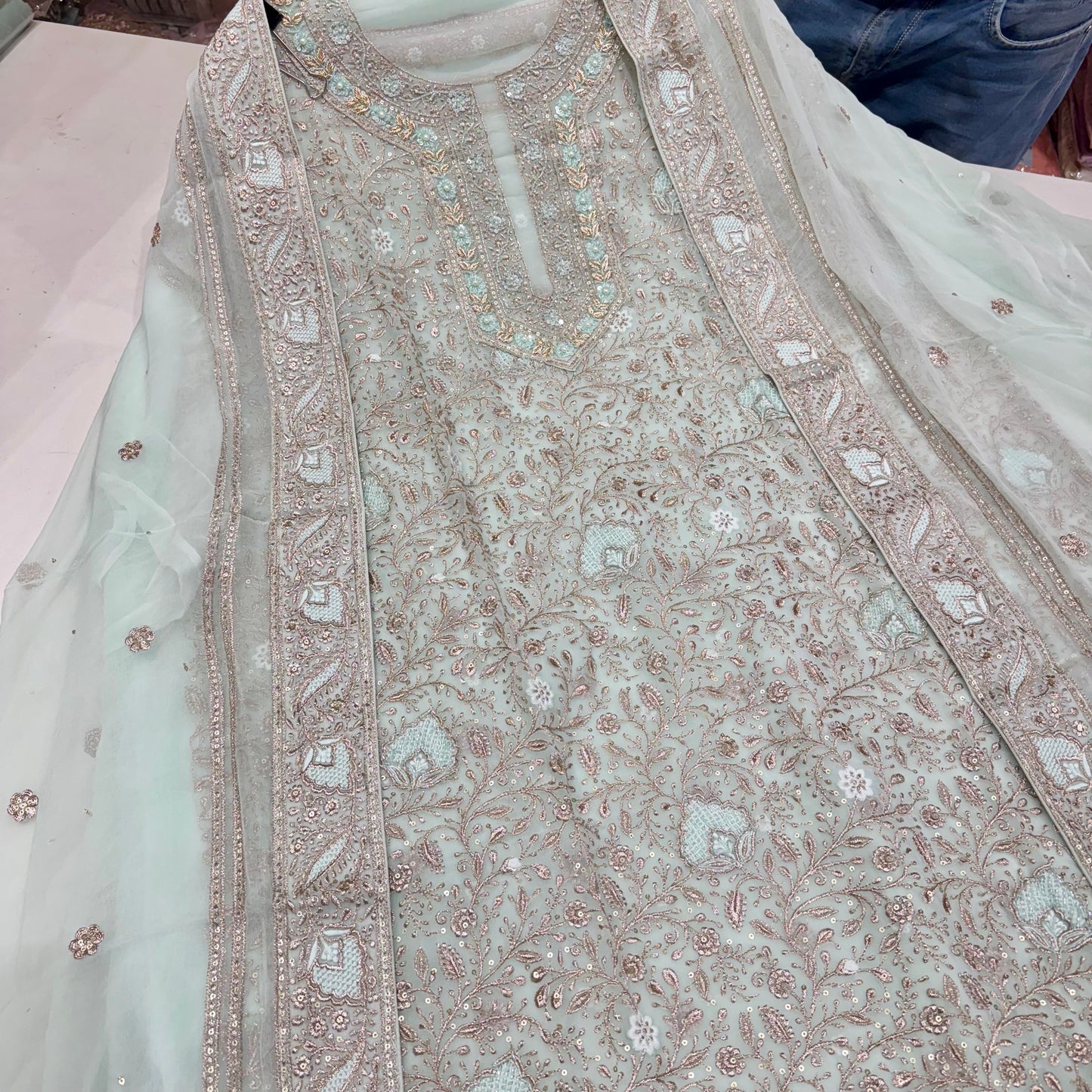 ✨Pure Georgett Lakhnavi jaal hand embroided Suit Set