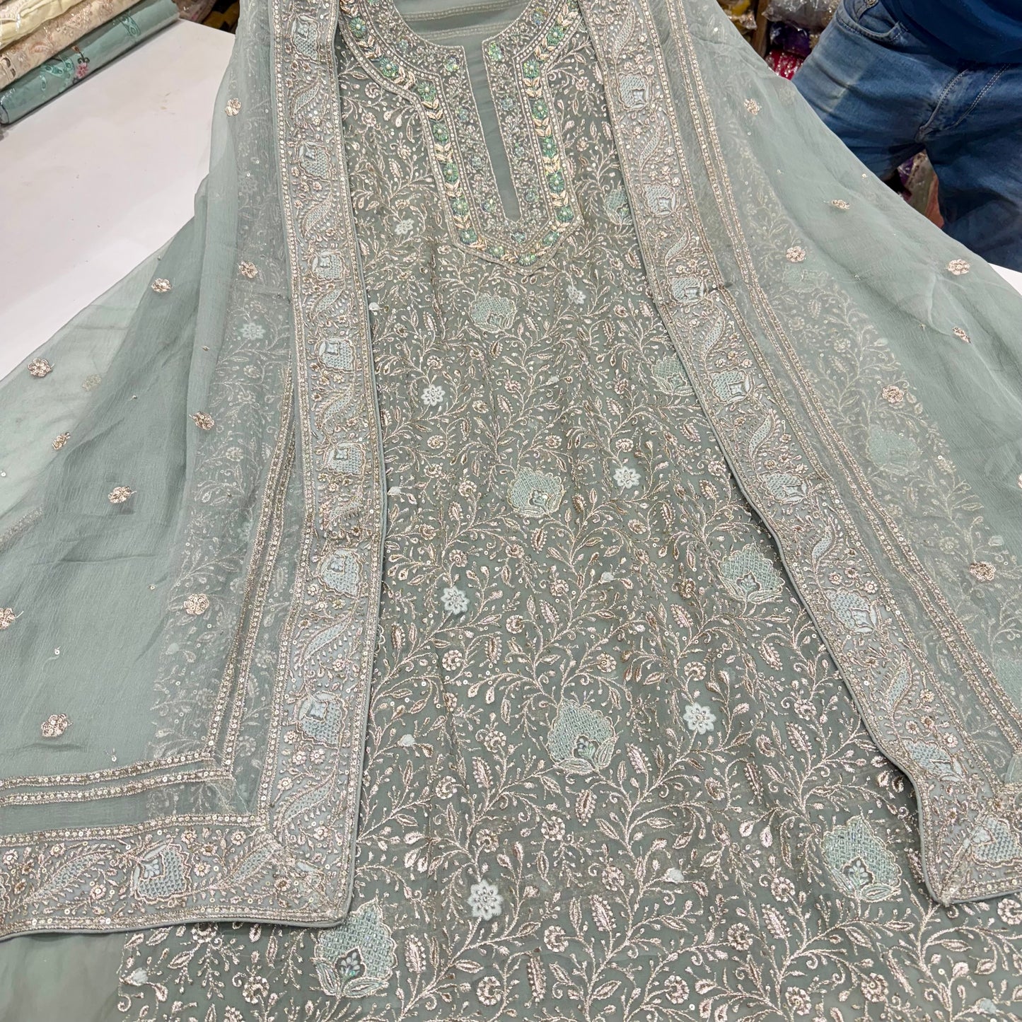 ✨Pure Georgett Lakhnavi jaal hand embroided Suit Set