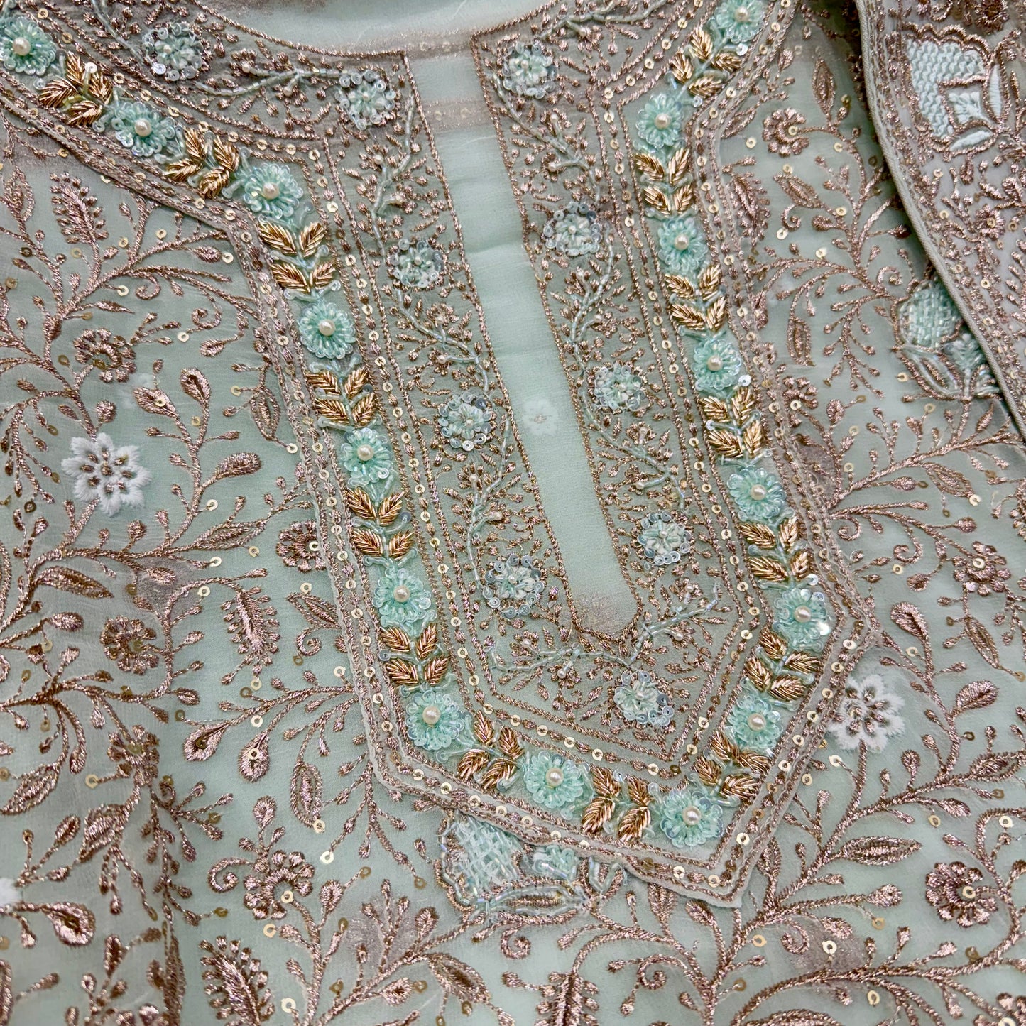 ✨Pure Georgett Lakhnavi jaal hand embroided Suit Set