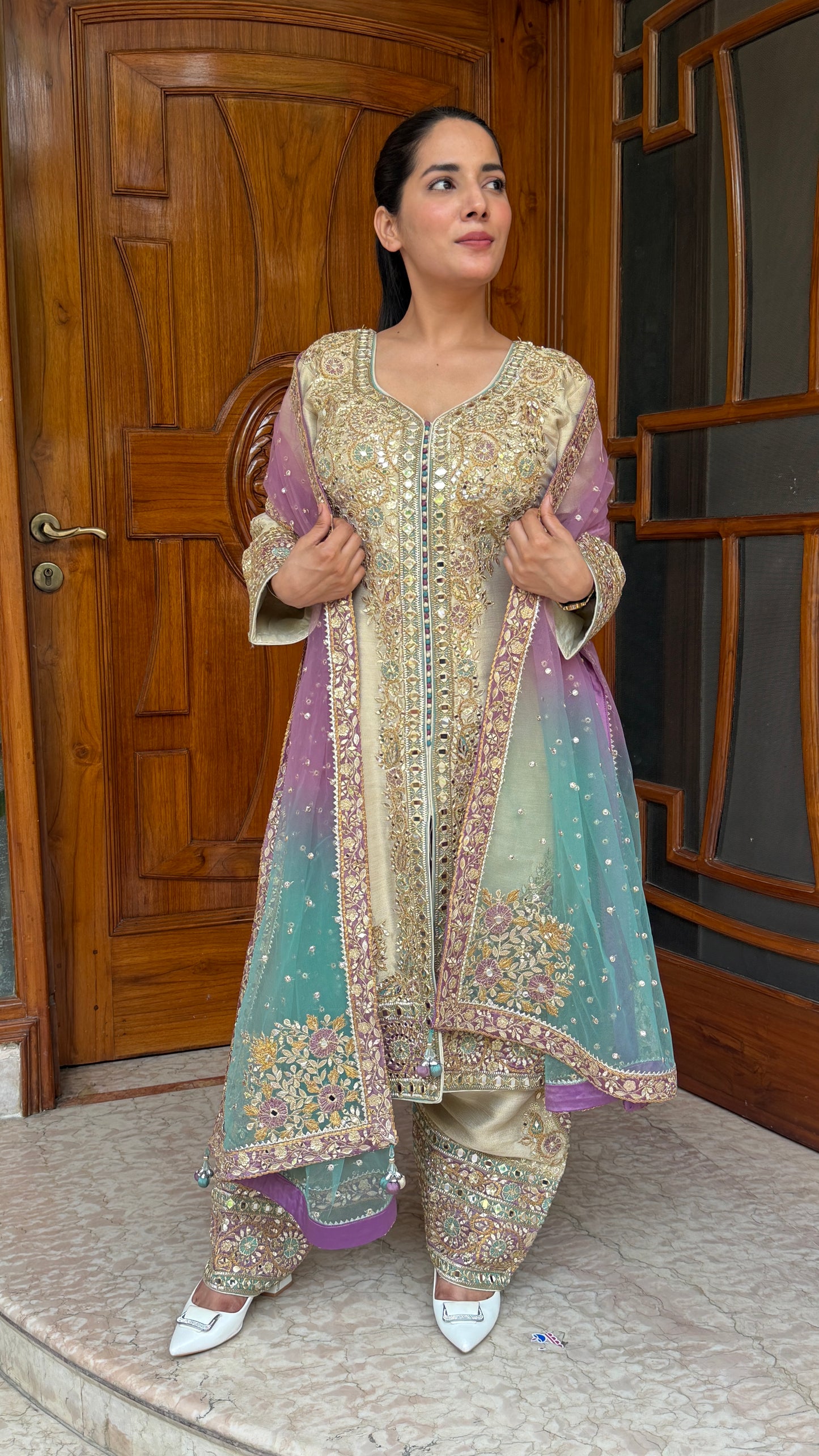 Royal Ivory Raw Tissue Front-Cut Farshi Suit with Dual Tone Net Dupatta