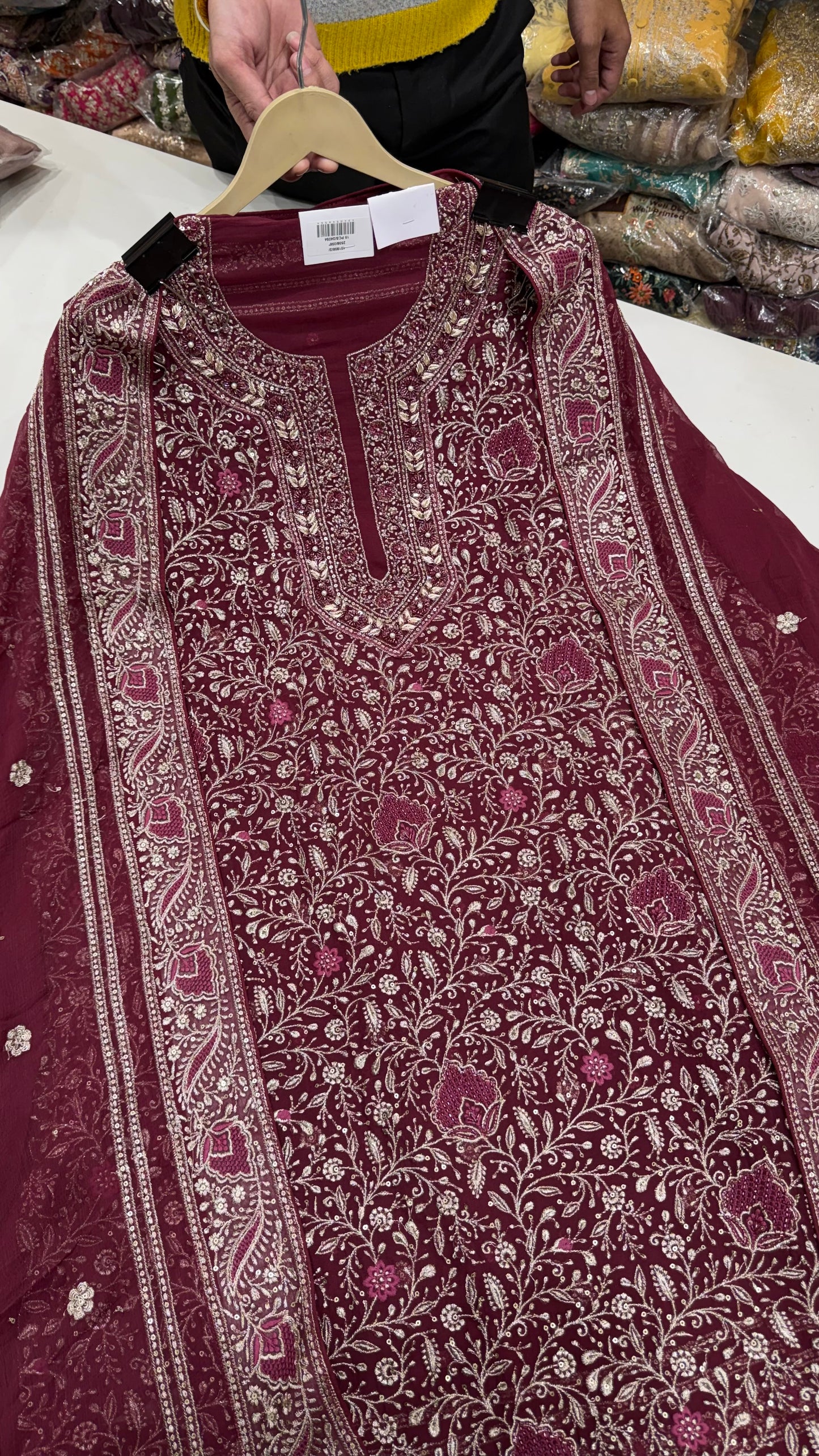 ✨Pure Georgett Lakhnavi jaal hand embroided Suit Set