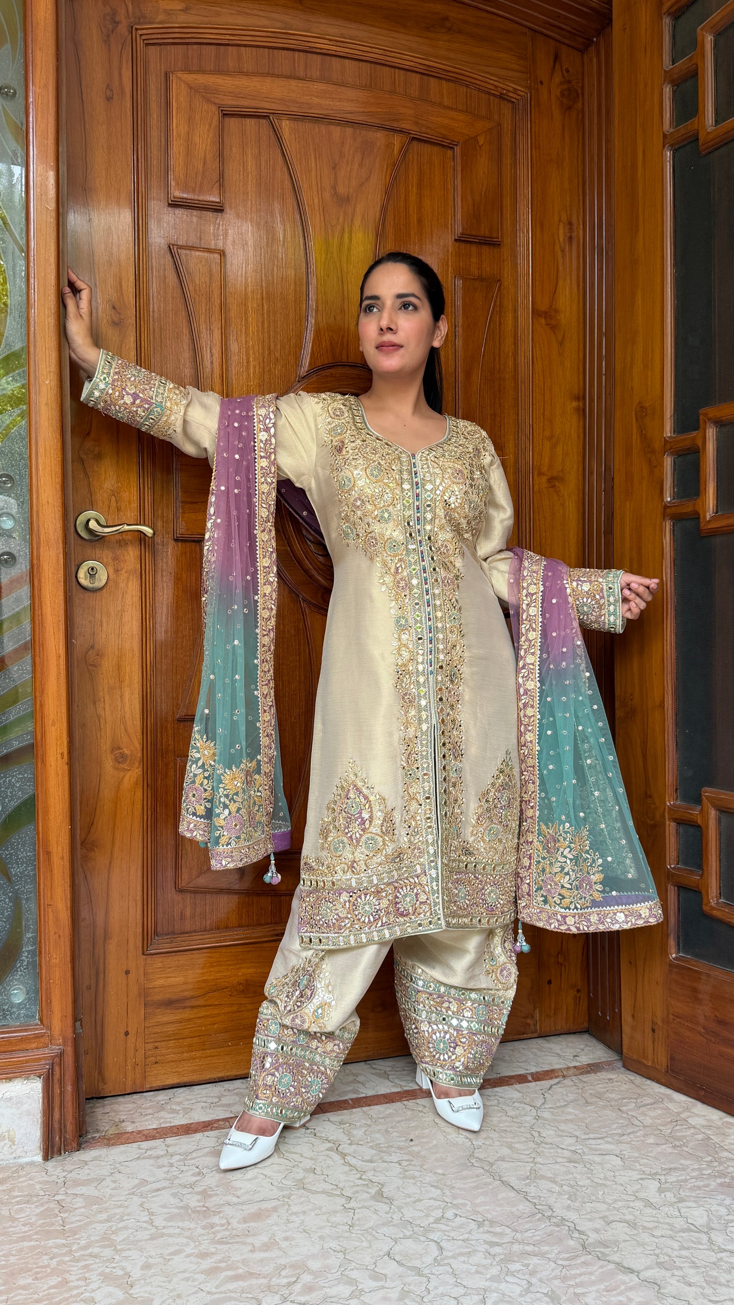 Royal Ivory Raw Tissue Front-Cut Farshi Suit with Dual Tone Net Dupatta